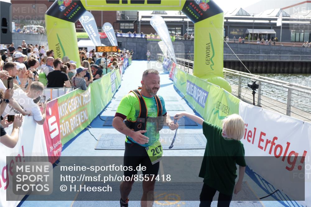 10.08.2025 - GEWOBA Citytriathlon Bremen H.Heesch http://msf.ph/oto/8557418 10.08.2025 15:36:20 Ziel 207 meine-sportfotos.de