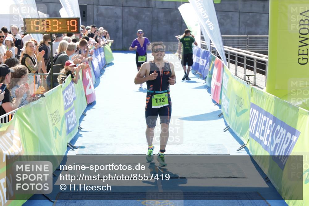 10.08.2025 - GEWOBA Citytriathlon Bremen H.Heesch http://msf.ph/oto/8557419 10.08.2025 15:03:23 Ziel 70, 112 meine-sportfotos.de