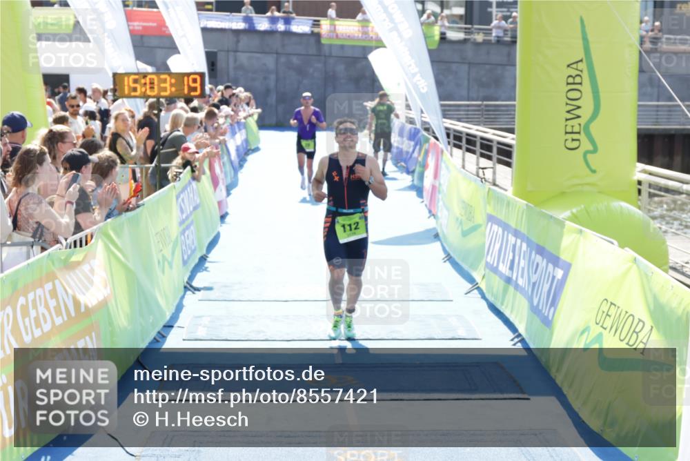 10.08.2025 - GEWOBA Citytriathlon Bremen H.Heesch http://msf.ph/oto/8557421 10.08.2025 15:03:23 Ziel 70, 112 meine-sportfotos.de