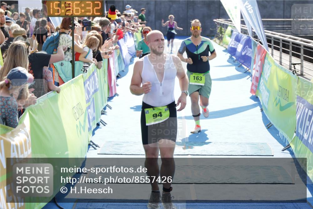 10.08.2025 - GEWOBA Citytriathlon Bremen H.Heesch http://msf.ph/oto/8557426 10.08.2025 15:36:36 Ziel 94, 163, 520 meine-sportfotos.de