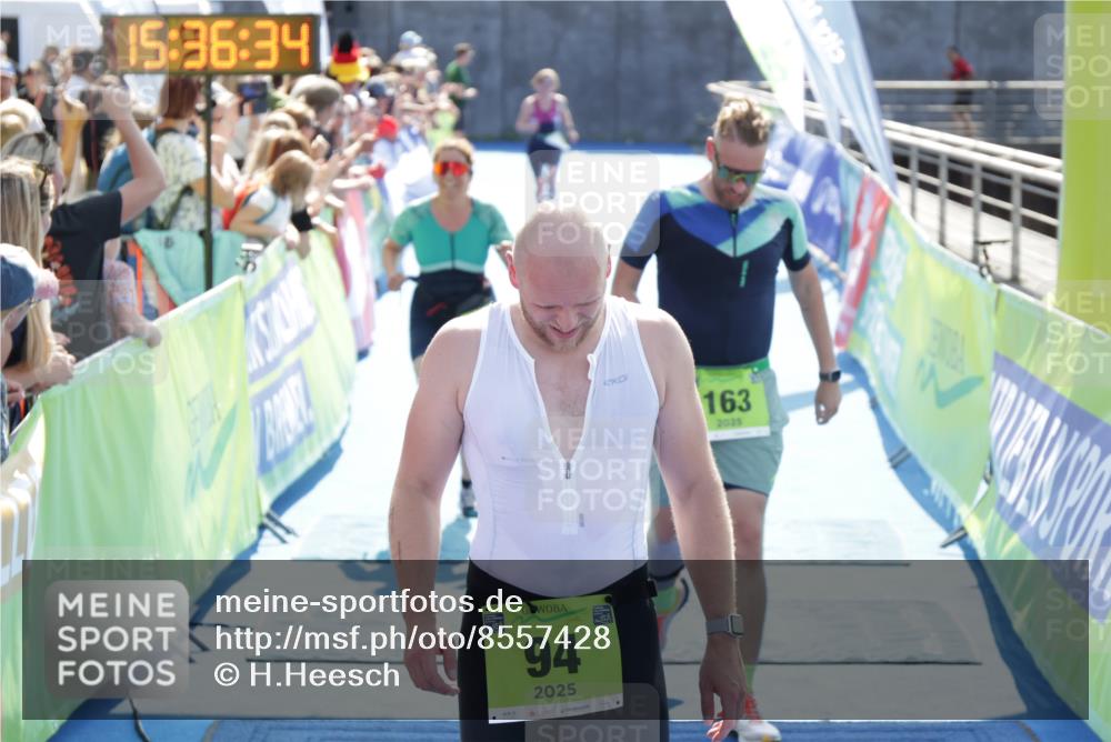 10.08.2025 - GEWOBA Citytriathlon Bremen H.Heesch http://msf.ph/oto/8557428 10.08.2025 15:36:38 Ziel 94, 163, 520 meine-sportfotos.de