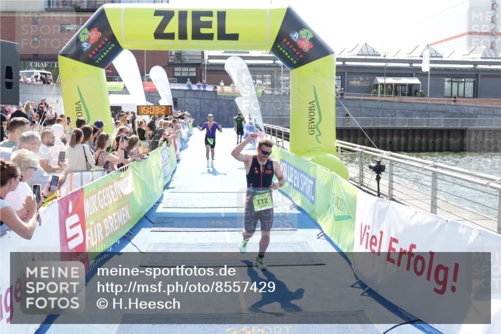 10.08.2025 - GEWOBA Citytriathlon Bremen H.Heesch http://msf.ph/oto/8557429 10.08.2025 15:03:25 Ziel 70, 112 meine-sportfotos.de