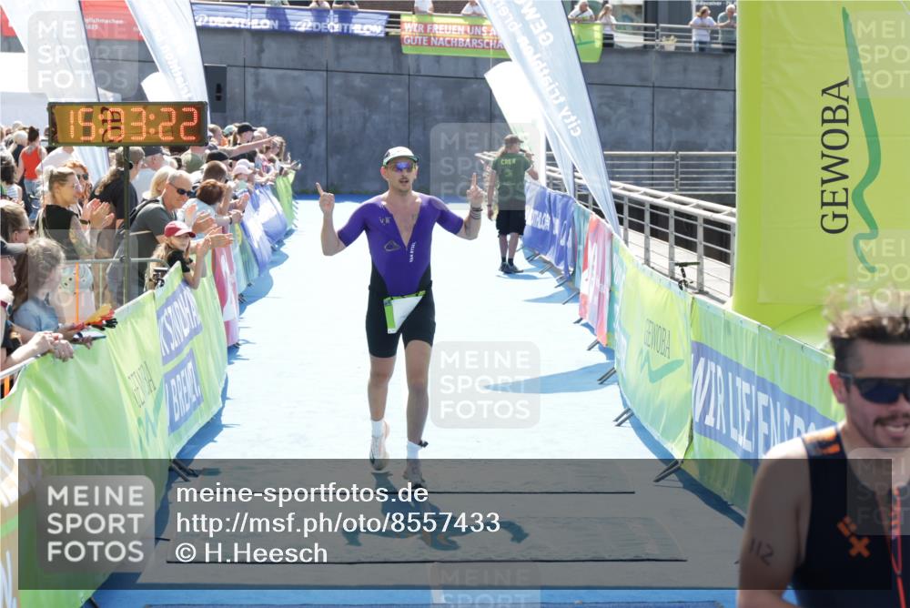 10.08.2025 - GEWOBA Citytriathlon Bremen H.Heesch http://msf.ph/oto/8557433 10.08.2025 15:03:26 Ziel 70, 112 meine-sportfotos.de