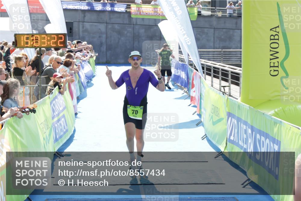 10.08.2025 - GEWOBA Citytriathlon Bremen H.Heesch http://msf.ph/oto/8557434 10.08.2025 15:03:26 Ziel 70, 112 meine-sportfotos.de