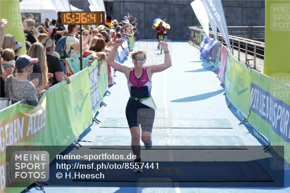 10.08.2025 - GEWOBA Citytriathlon Bremen H.Heesch http://msf.ph/oto/8557441 10.08.2025 15:36:45 Ziel 496, 520 meine-sportfotos.de