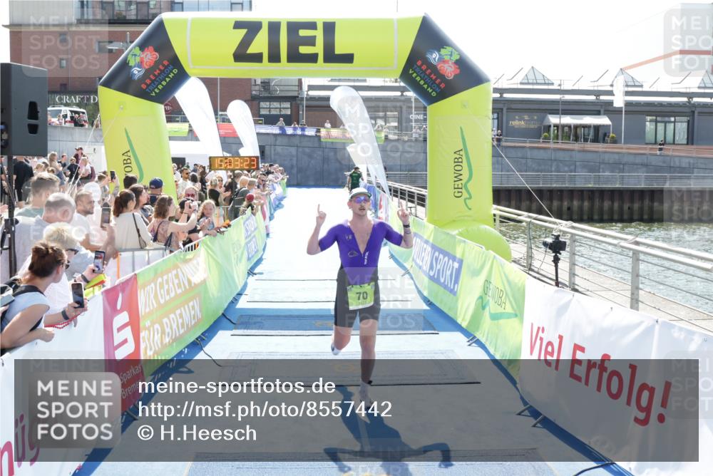 10.08.2025 - GEWOBA Citytriathlon Bremen H.Heesch http://msf.ph/oto/8557442 10.08.2025 15:03:27 Ziel 70, 112 meine-sportfotos.de