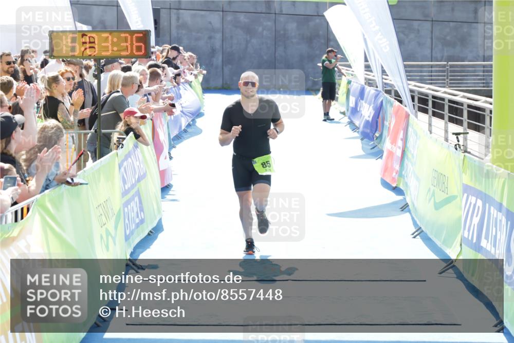 10.08.2025 - GEWOBA Citytriathlon Bremen H.Heesch http://msf.ph/oto/8557448 10.08.2025 15:03:40 Ziel 85 meine-sportfotos.de