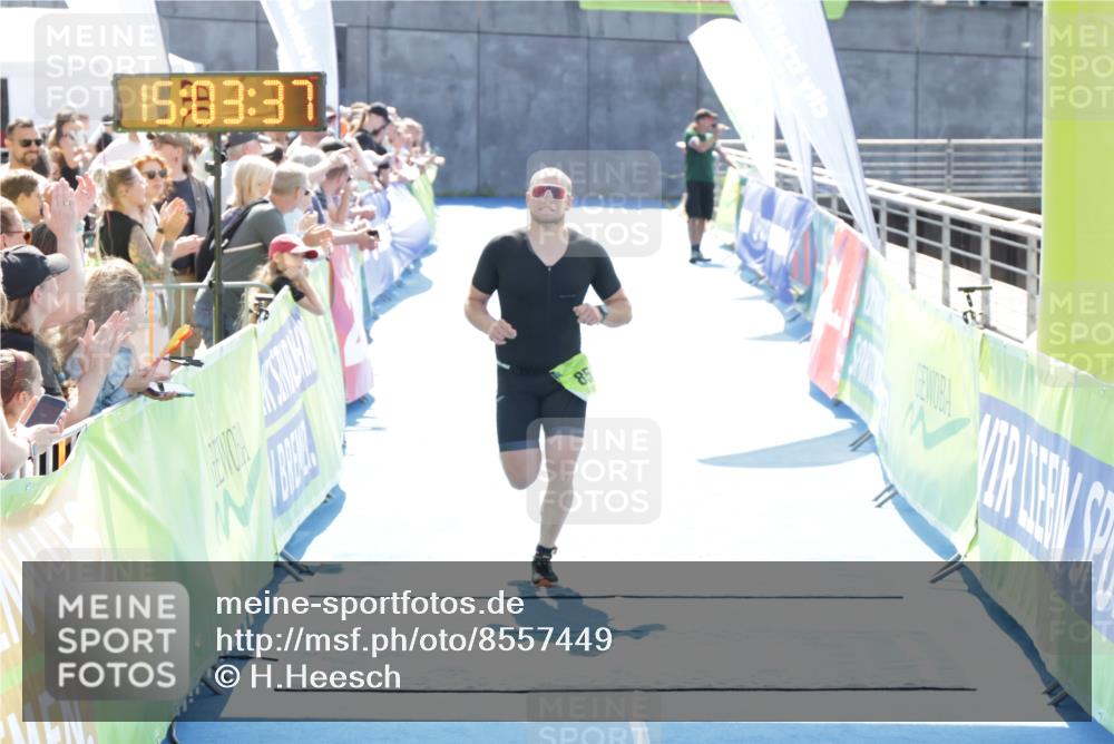 10.08.2025 - GEWOBA Citytriathlon Bremen H.Heesch http://msf.ph/oto/8557449 10.08.2025 15:03:40 Ziel 85 meine-sportfotos.de