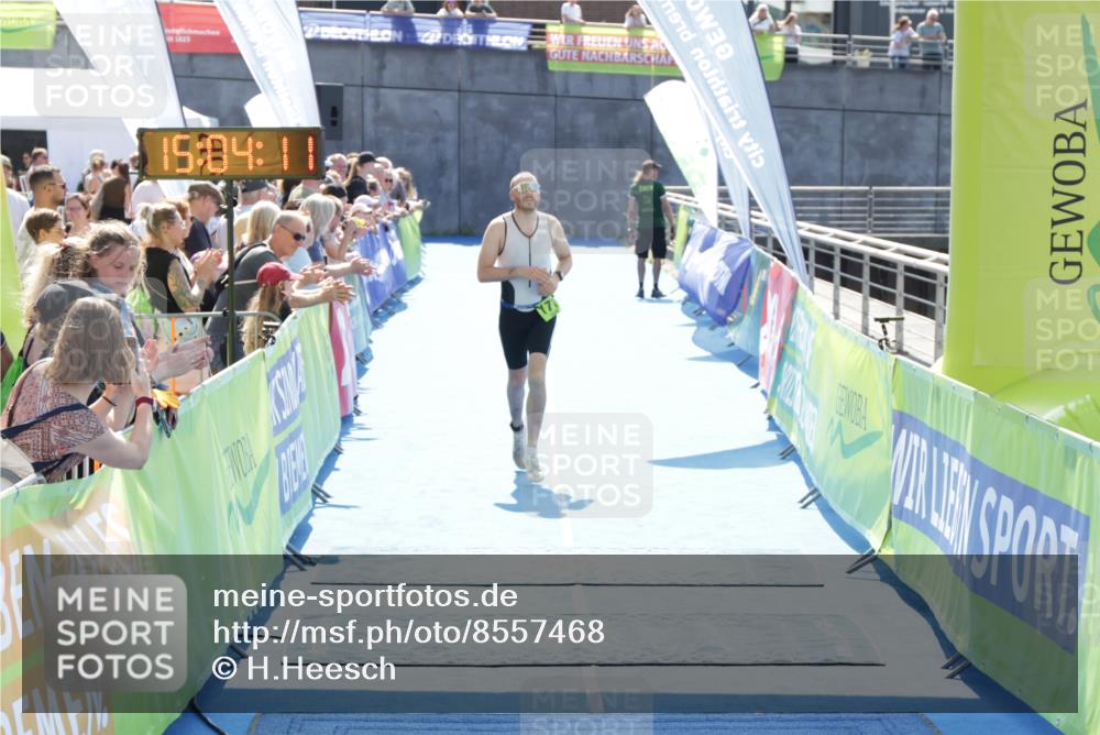 10.08.2025 - GEWOBA Citytriathlon Bremen H.Heesch http://msf.ph/oto/8557468 10.08.2025 15:04:15 Ziel 171 meine-sportfotos.de