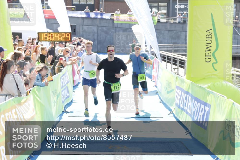 10.08.2025 - GEWOBA Citytriathlon Bremen H.Heesch http://msf.ph/oto/8557487 10.08.2025 15:04:33 Ziel 33, 172, 187 meine-sportfotos.de