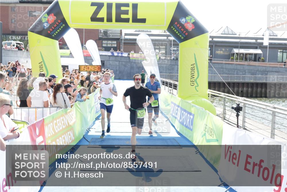 10.08.2025 - GEWOBA Citytriathlon Bremen H.Heesch http://msf.ph/oto/8557491 10.08.2025 15:04:34 Ziel 33, 172, 187 meine-sportfotos.de