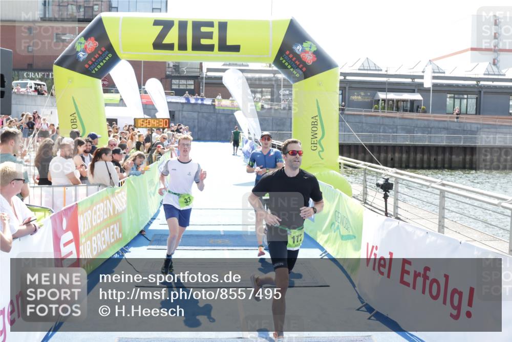 10.08.2025 - GEWOBA Citytriathlon Bremen H.Heesch http://msf.ph/oto/8557495 10.08.2025 15:04:34 Ziel 33, 172, 187 meine-sportfotos.de