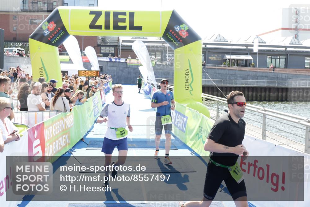 10.08.2025 - GEWOBA Citytriathlon Bremen H.Heesch http://msf.ph/oto/8557497 10.08.2025 15:04:35 Ziel 33, 172, 187 meine-sportfotos.de