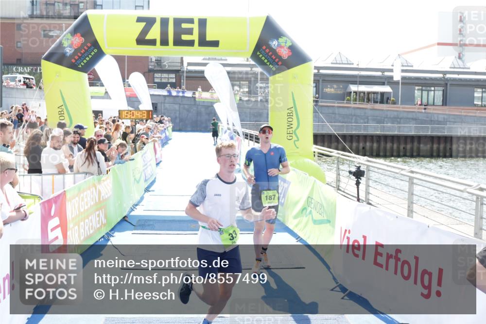 10.08.2025 - GEWOBA Citytriathlon Bremen H.Heesch http://msf.ph/oto/8557499 10.08.2025 15:04:35 Ziel 33, 172, 187 meine-sportfotos.de