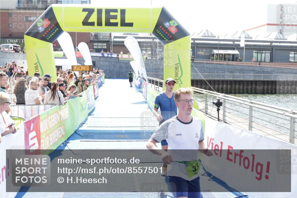 10.08.2025 - GEWOBA Citytriathlon Bremen H.Heesch http://msf.ph/oto/8557501 10.08.2025 15:04:35 Ziel 33, 172, 187 meine-sportfotos.de