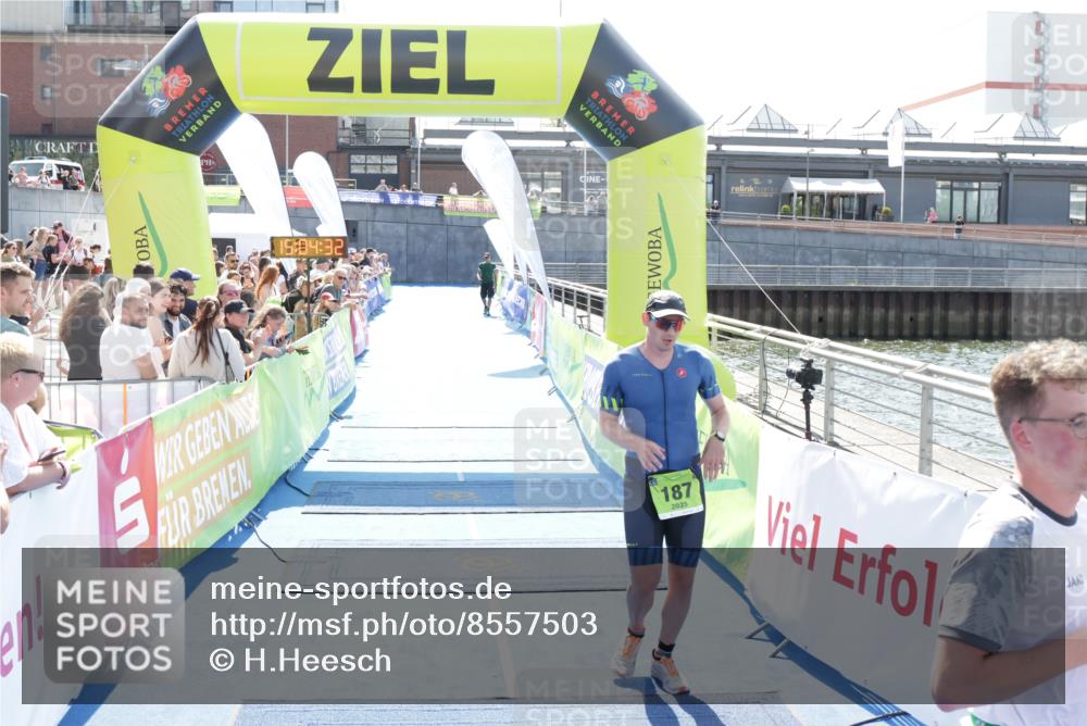 10.08.2025 - GEWOBA Citytriathlon Bremen H.Heesch http://msf.ph/oto/8557503 10.08.2025 15:04:36 Ziel 33, 172, 187 meine-sportfotos.de