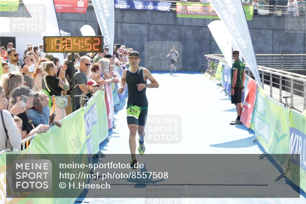 10.08.2025 - GEWOBA Citytriathlon Bremen H.Heesch http://msf.ph/oto/8557508 10.08.2025 15:04:55 Ziel 271 meine-sportfotos.de