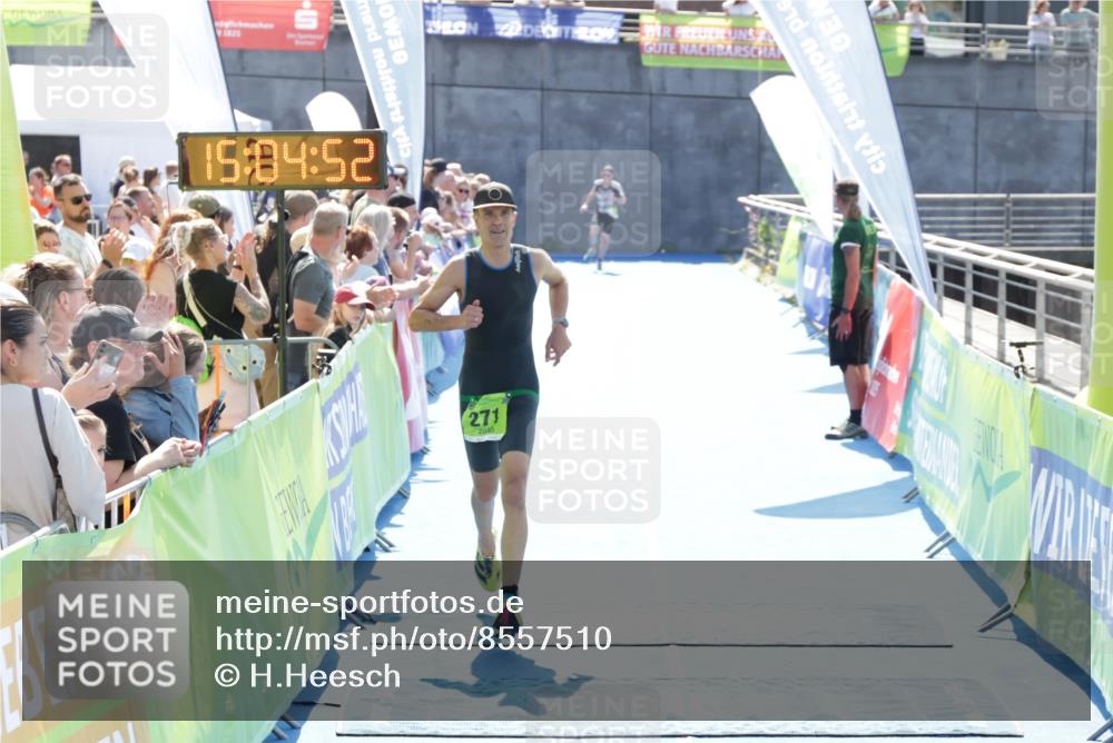 10.08.2025 - GEWOBA Citytriathlon Bremen H.Heesch http://msf.ph/oto/8557510 10.08.2025 15:04:56 Ziel 271 meine-sportfotos.de