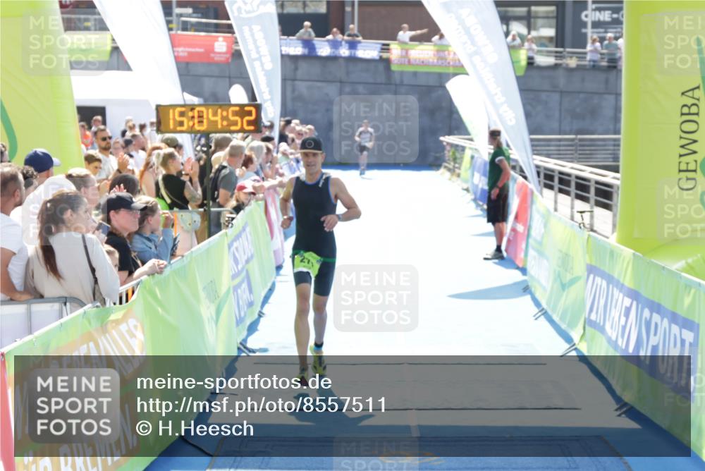 10.08.2025 - GEWOBA Citytriathlon Bremen H.Heesch http://msf.ph/oto/8557511 10.08.2025 15:04:56 Ziel 271 meine-sportfotos.de
