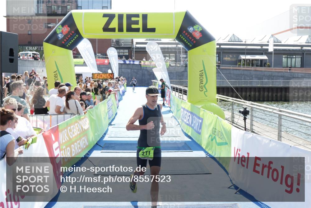 10.08.2025 - GEWOBA Citytriathlon Bremen H.Heesch http://msf.ph/oto/8557523 10.08.2025 15:04:58 Ziel 95, 271 meine-sportfotos.de