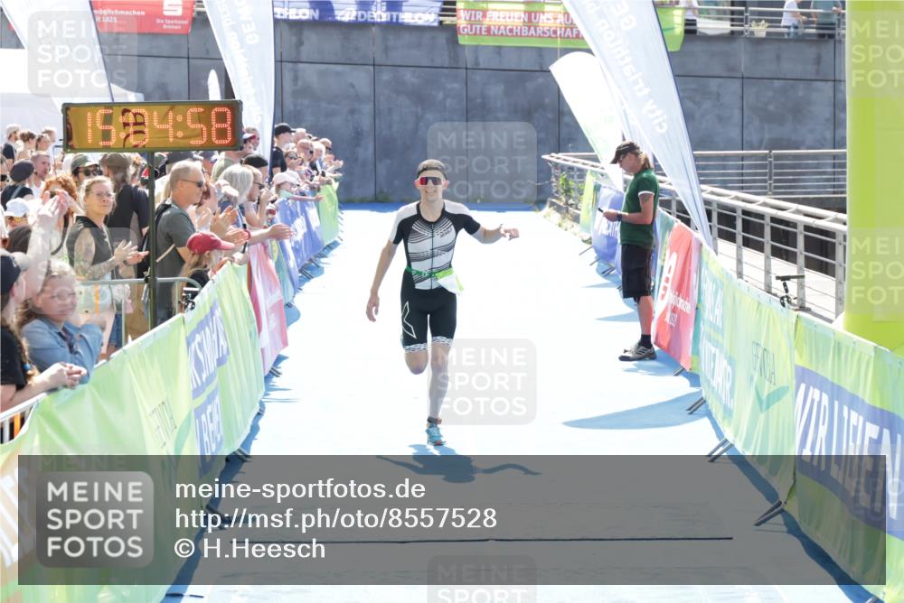 10.08.2025 - GEWOBA Citytriathlon Bremen H.Heesch http://msf.ph/oto/8557528 10.08.2025 15:05:02 Ziel 95, 271 meine-sportfotos.de