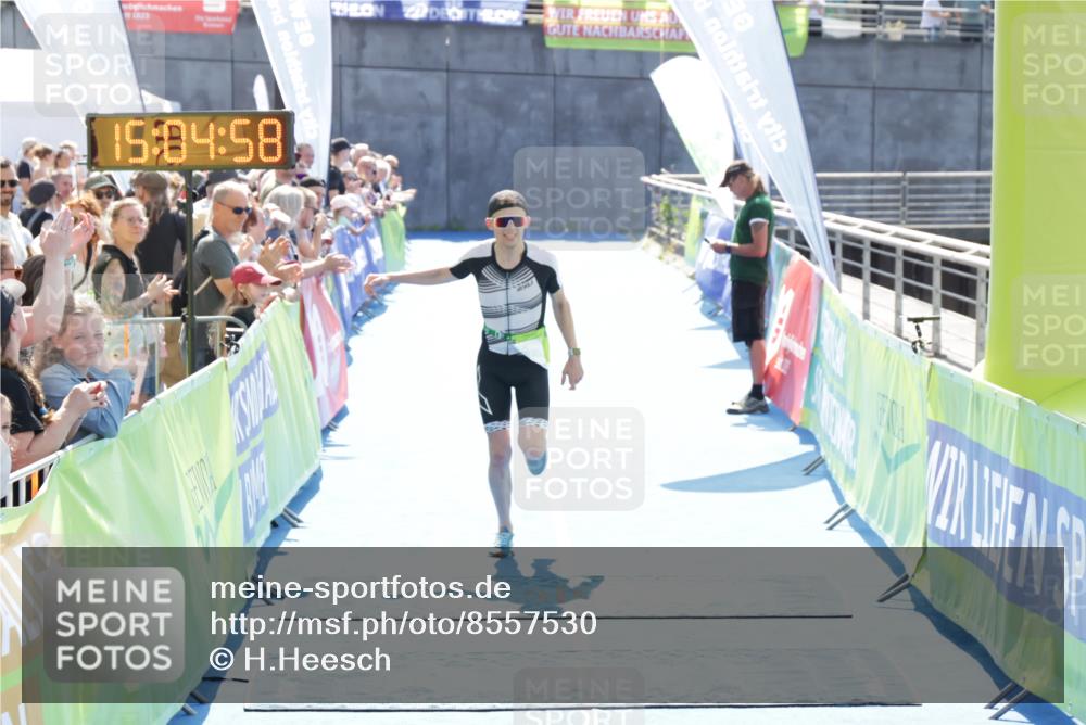 10.08.2025 - GEWOBA Citytriathlon Bremen H.Heesch http://msf.ph/oto/8557530 10.08.2025 15:05:02 Ziel 95, 271 meine-sportfotos.de