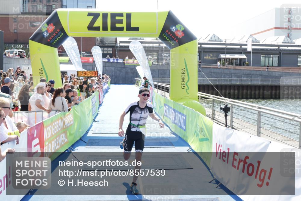 10.08.2025 - GEWOBA Citytriathlon Bremen H.Heesch http://msf.ph/oto/8557539 10.08.2025 15:05:04 Ziel 95, 271 meine-sportfotos.de