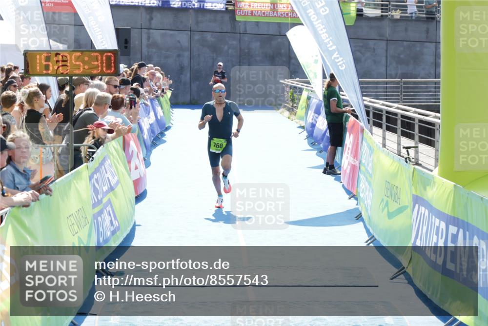 10.08.2025 - GEWOBA Citytriathlon Bremen H.Heesch http://msf.ph/oto/8557543 10.08.2025 15:05:34 Ziel 268 meine-sportfotos.de