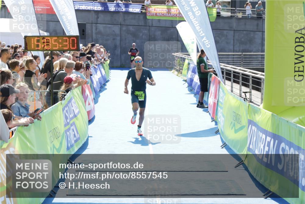 10.08.2025 - GEWOBA Citytriathlon Bremen H.Heesch http://msf.ph/oto/8557545 10.08.2025 15:05:34 Ziel 268 meine-sportfotos.de