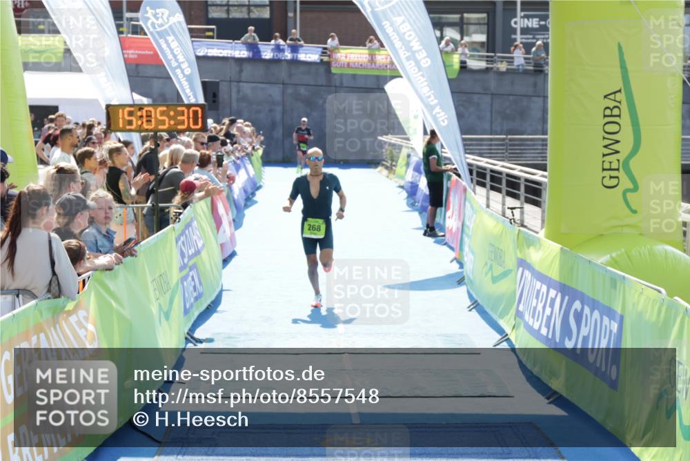 10.08.2025 - GEWOBA Citytriathlon Bremen H.Heesch http://msf.ph/oto/8557548 10.08.2025 15:05:34 Ziel 268 meine-sportfotos.de