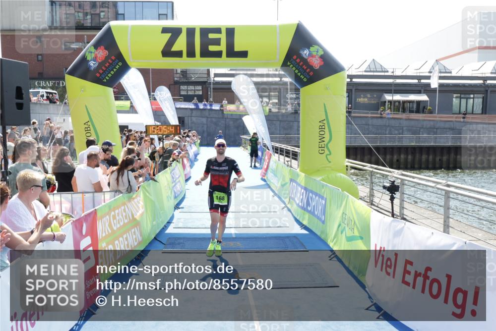 10.08.2025 - GEWOBA Citytriathlon Bremen H.Heesch http://msf.ph/oto/8557580 10.08.2025 15:05:45 Ziel 25, 168 meine-sportfotos.de