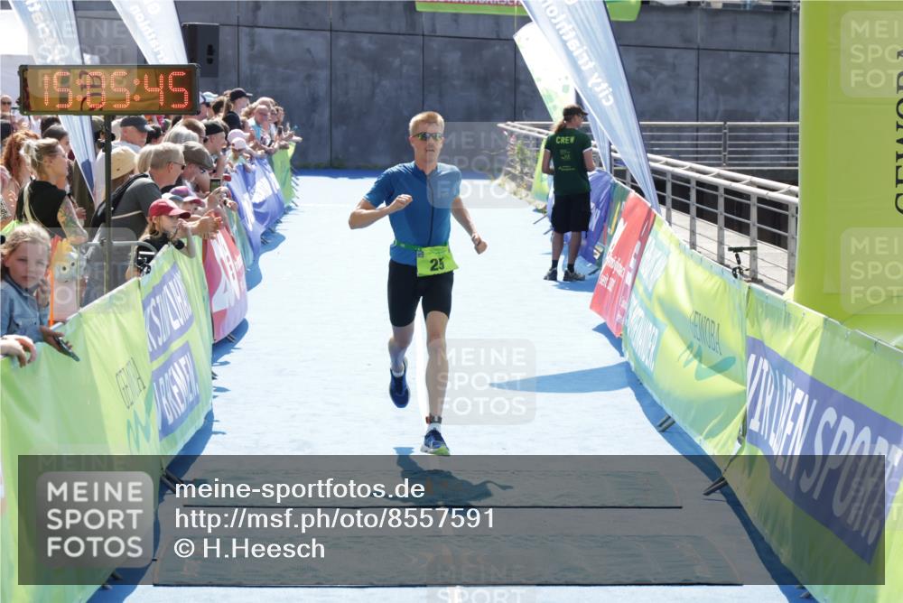 10.08.2025 - GEWOBA Citytriathlon Bremen H.Heesch http://msf.ph/oto/8557591 10.08.2025 15:05:49 Ziel 25, 168 meine-sportfotos.de
