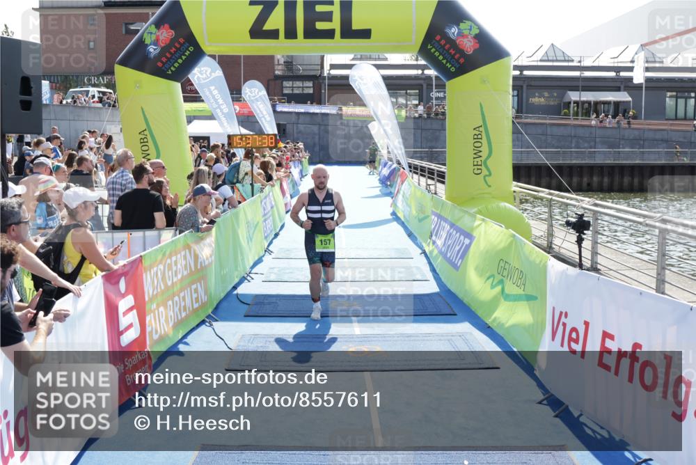 10.08.2025 - GEWOBA Citytriathlon Bremen H.Heesch http://msf.ph/oto/8557611 10.08.2025 15:37:42 Ziel 157, 342, 373, 473 meine-sportfotos.de