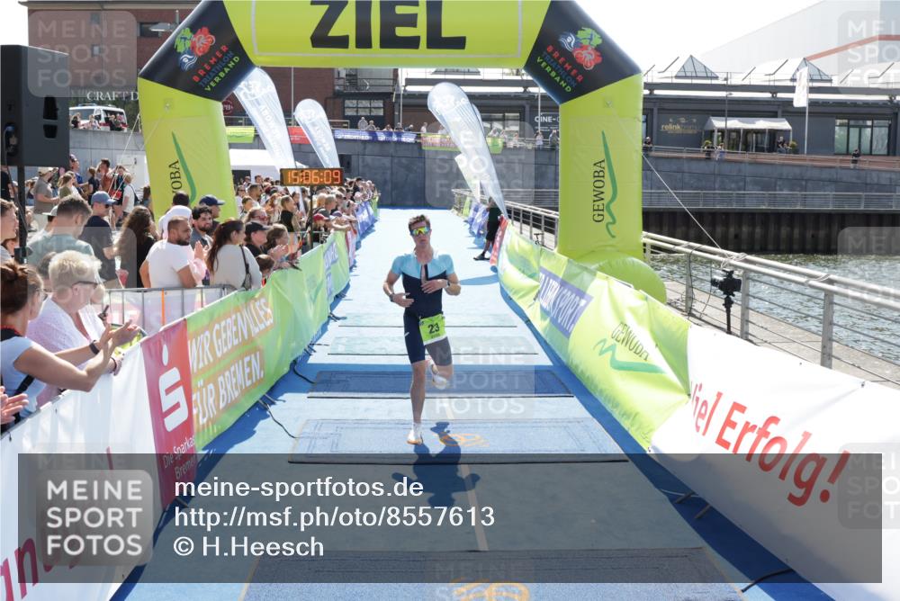 10.08.2025 - GEWOBA Citytriathlon Bremen H.Heesch http://msf.ph/oto/8557613 10.08.2025 15:06:13 Ziel 23 meine-sportfotos.de