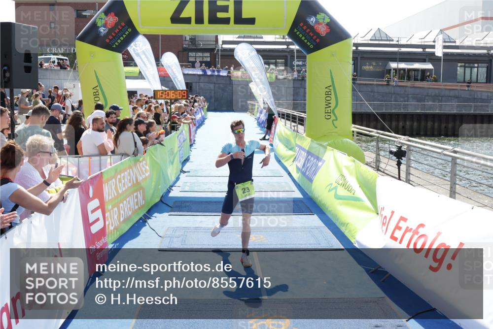 10.08.2025 - GEWOBA Citytriathlon Bremen H.Heesch http://msf.ph/oto/8557615 10.08.2025 15:06:13 Ziel 23 meine-sportfotos.de