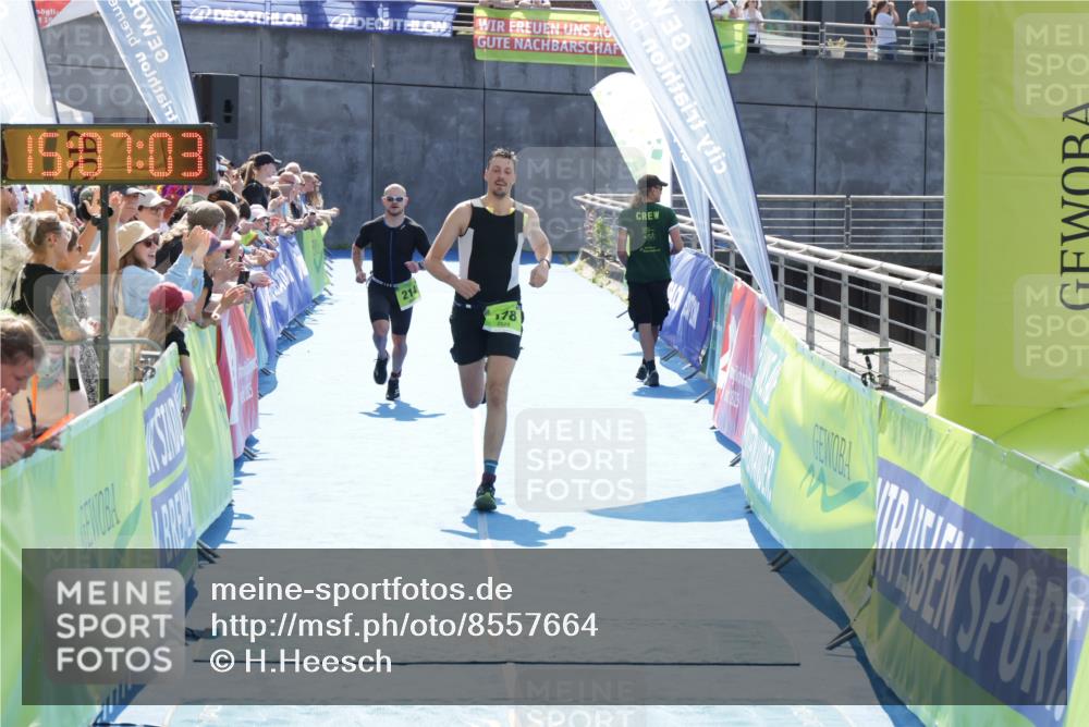 10.08.2025 - GEWOBA Citytriathlon Bremen H.Heesch http://msf.ph/oto/8557664 10.08.2025 15:07:07 Ziel 178, 214 meine-sportfotos.de