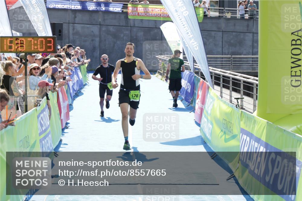 10.08.2025 - GEWOBA Citytriathlon Bremen H.Heesch http://msf.ph/oto/8557665 10.08.2025 15:07:07 Ziel 178, 214 meine-sportfotos.de