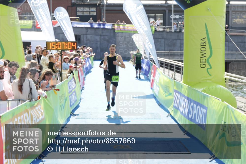 10.08.2025 - GEWOBA Citytriathlon Bremen H.Heesch http://msf.ph/oto/8557669 10.08.2025 15:07:08 Ziel 178, 214 meine-sportfotos.de