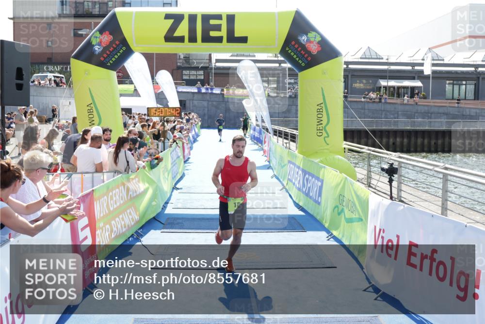 10.08.2025 - GEWOBA Citytriathlon Bremen H.Heesch http://msf.ph/oto/8557681 10.08.2025 15:07:46 Ziel 10, 117 meine-sportfotos.de