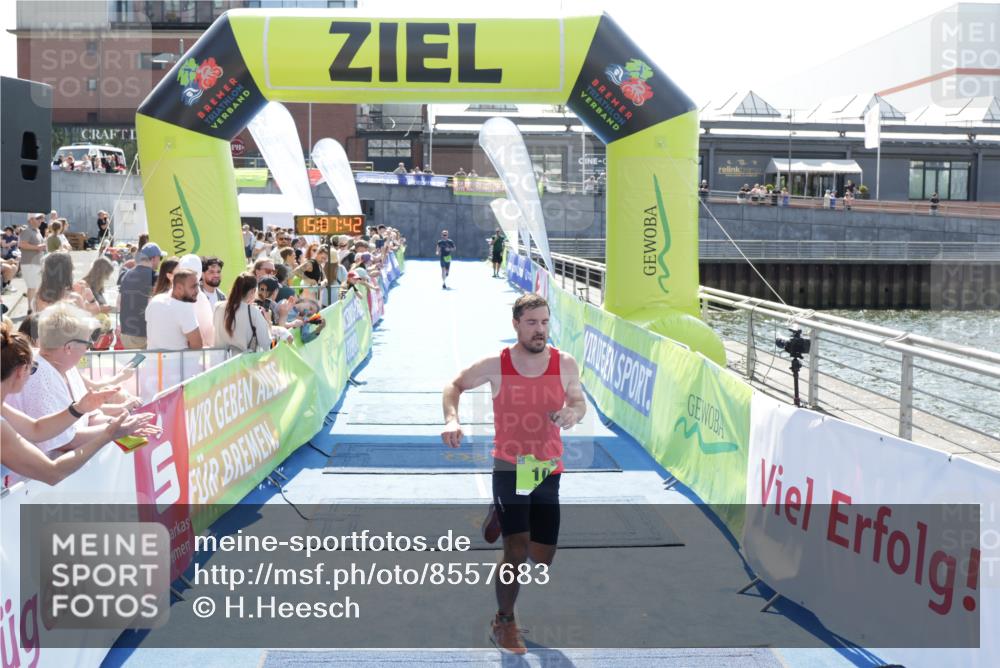 10.08.2025 - GEWOBA Citytriathlon Bremen H.Heesch http://msf.ph/oto/8557683 10.08.2025 15:07:46 Ziel 10, 117 meine-sportfotos.de