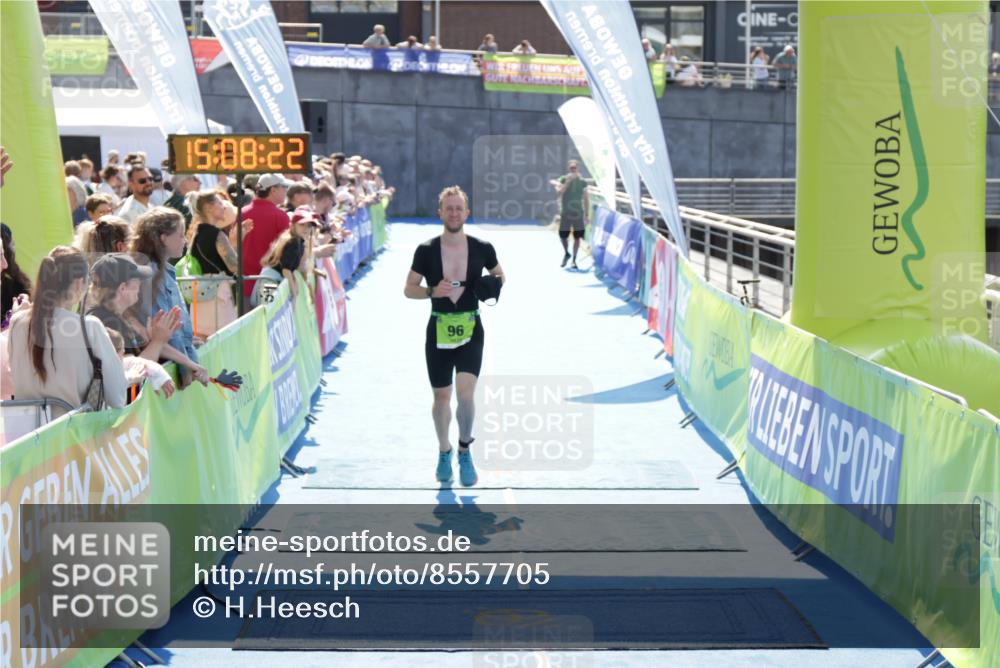 10.08.2025 - GEWOBA Citytriathlon Bremen H.Heesch http://msf.ph/oto/8557705 10.08.2025 15:08:26 Ziel 96 meine-sportfotos.de