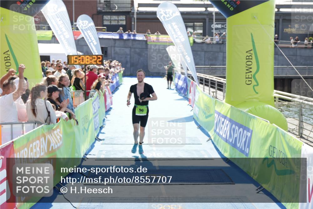 10.08.2025 - GEWOBA Citytriathlon Bremen H.Heesch http://msf.ph/oto/8557707 10.08.2025 15:08:26 Ziel 96 meine-sportfotos.de