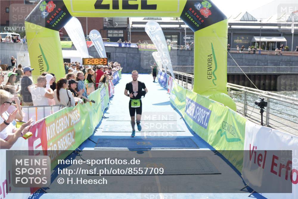 10.08.2025 - GEWOBA Citytriathlon Bremen H.Heesch http://msf.ph/oto/8557709 10.08.2025 15:08:27 Ziel 96 meine-sportfotos.de