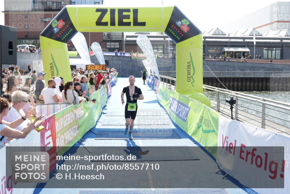 10.08.2025 - GEWOBA Citytriathlon Bremen H.Heesch http://msf.ph/oto/8557710 10.08.2025 15:08:27 Ziel 96 meine-sportfotos.de