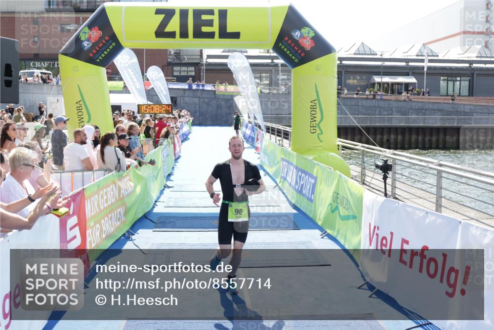 10.08.2025 - GEWOBA Citytriathlon Bremen H.Heesch http://msf.ph/oto/8557714 10.08.2025 15:08:28 Ziel 96 meine-sportfotos.de