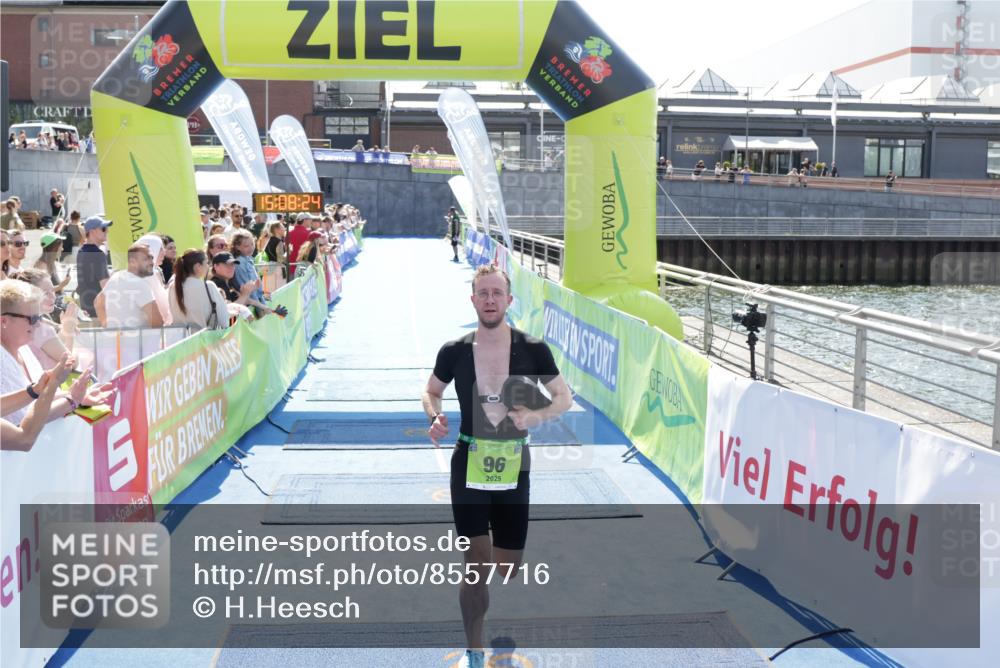 10.08.2025 - GEWOBA Citytriathlon Bremen H.Heesch http://msf.ph/oto/8557716 10.08.2025 15:08:28 Ziel 96 meine-sportfotos.de