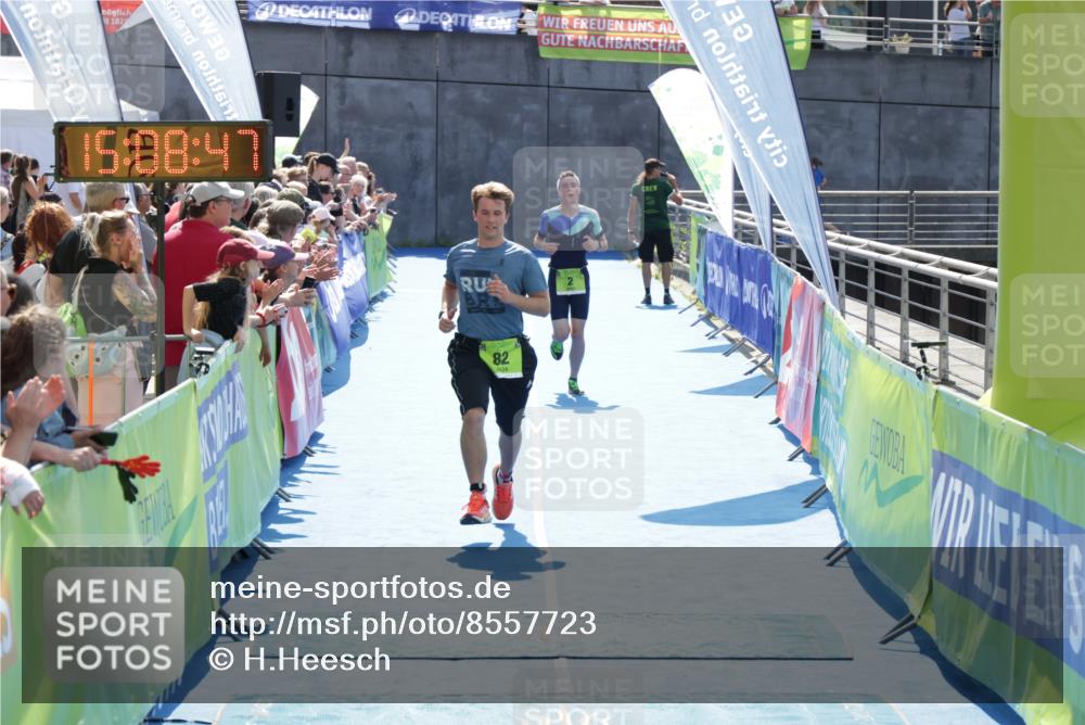 10.08.2025 - GEWOBA Citytriathlon Bremen H.Heesch http://msf.ph/oto/8557723 10.08.2025 15:08:50 Ziel 2, 82 meine-sportfotos.de