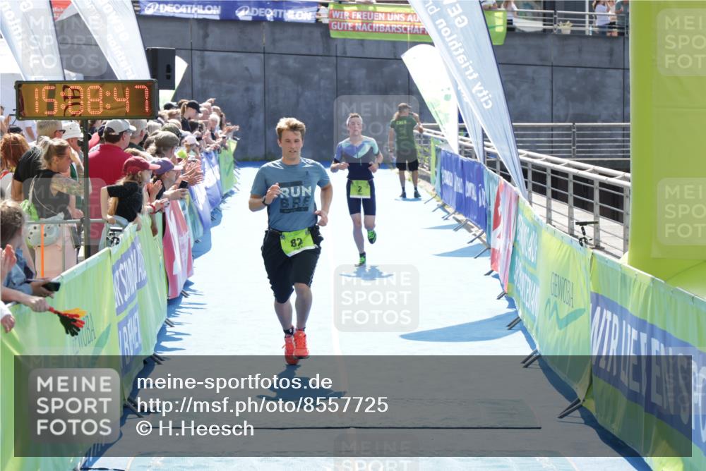 10.08.2025 - GEWOBA Citytriathlon Bremen H.Heesch http://msf.ph/oto/8557725 10.08.2025 15:08:51 Ziel 2, 82 meine-sportfotos.de