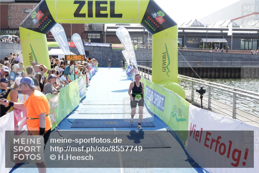 10.08.2025 - GEWOBA Citytriathlon Bremen H.Heesch http://msf.ph/oto/8557749 10.08.2025 15:39:07 Ziel 300, 530 meine-sportfotos.de