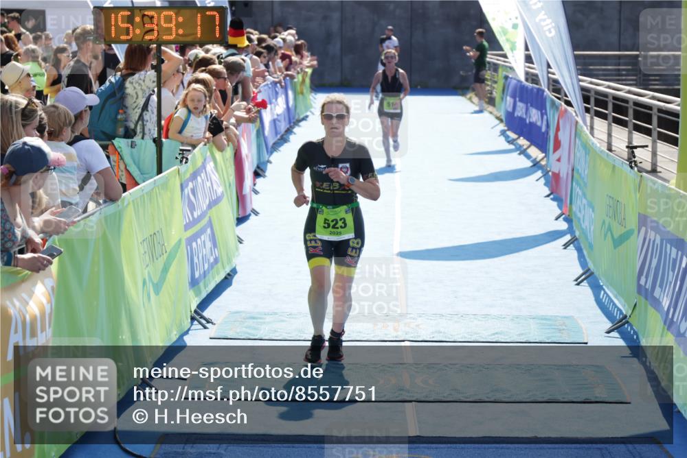 10.08.2025 - GEWOBA Citytriathlon Bremen H.Heesch http://msf.ph/oto/8557751 10.08.2025 15:39:21 Ziel 523 meine-sportfotos.de